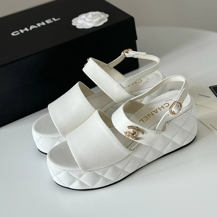 Fashion and versatile thick sole sandals 1024052322