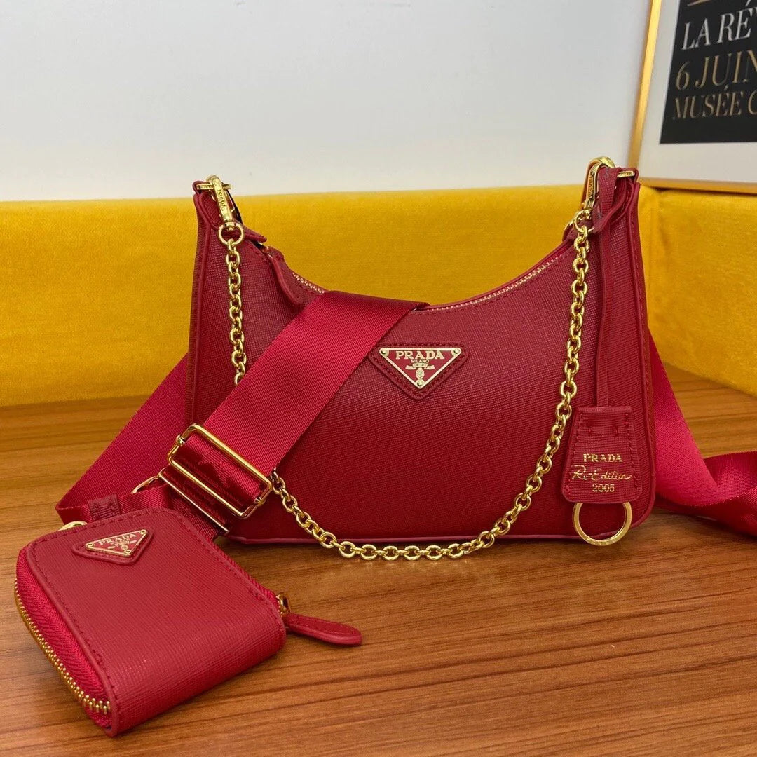 Classic and versatile crossbody bag 1024011807