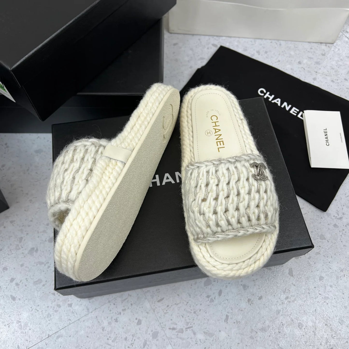 New thick-soled woven sandals 1024071709