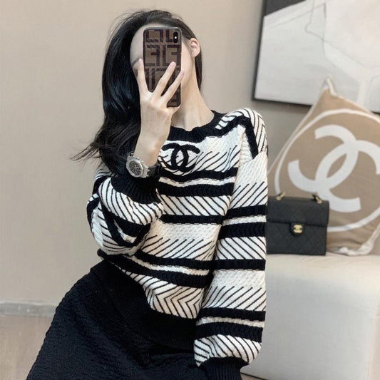 Black White Contrast Striped Knitted Sweater 0823112302
