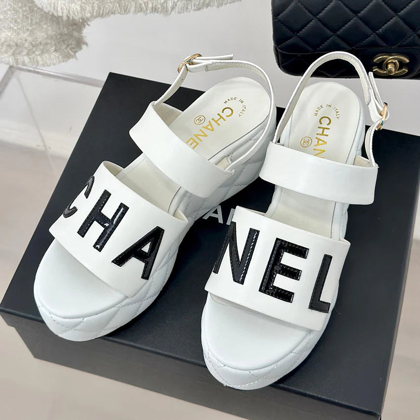 Fashion and versatile thick sole sandals 1024052323