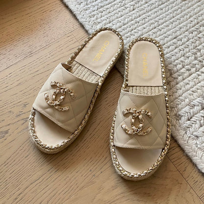 Luxury New Chain Flat Slippers 1025031912