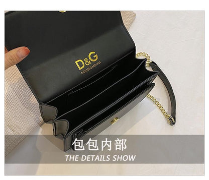 New Fashion Trend Shoulder Messenger Bag All-match Tofu Bag 1024041614