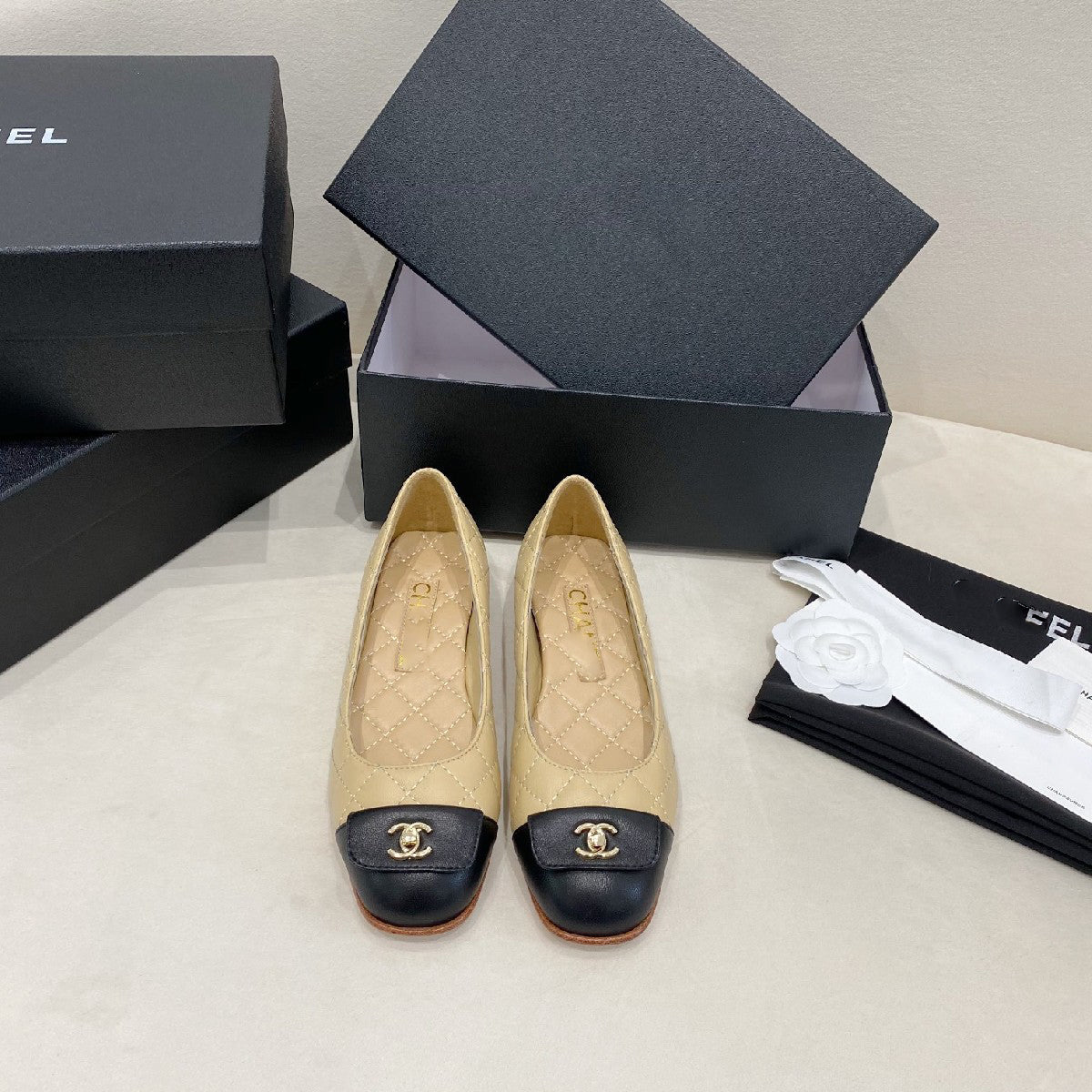 New Diamond Pattern Smooth Leather Espadrilles With Gold Metal Double C