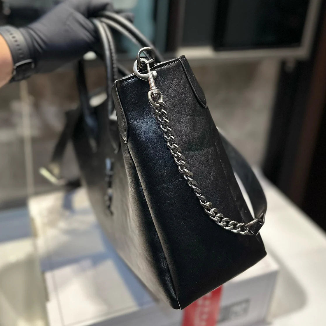 Versatile large capacity portable tote bag 1024111401