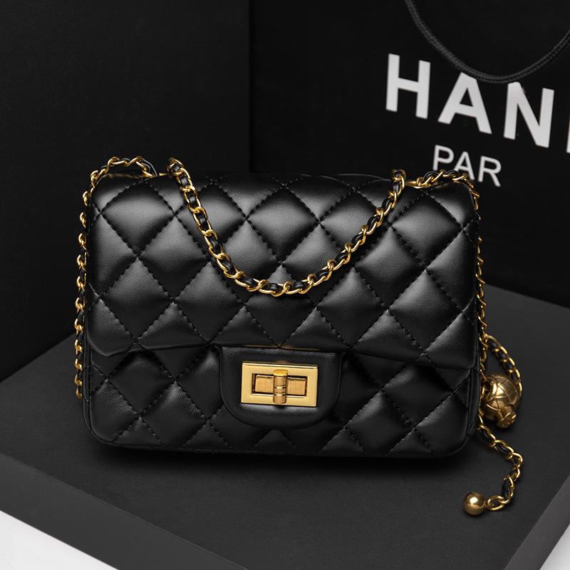 Trendy Diamond Chain Crossbody Bag 0823112809