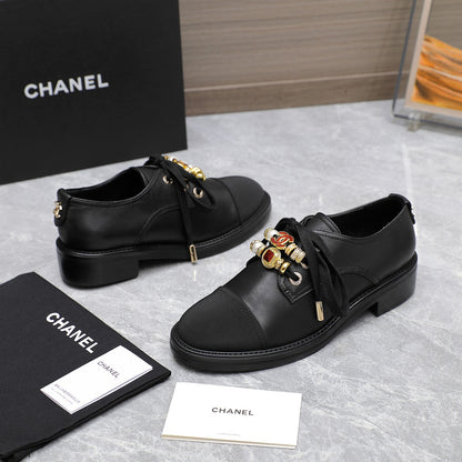 24P new double C pearl gemstone heavy metal buckle leather shoes 0724090504