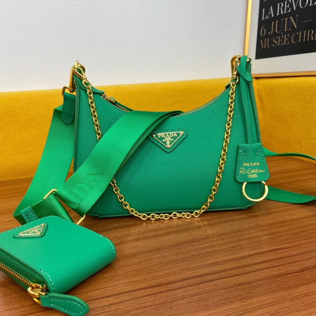 Classic and versatile crossbody bag 1024011807