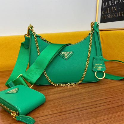 Classic and versatile crossbody bag 1024011807