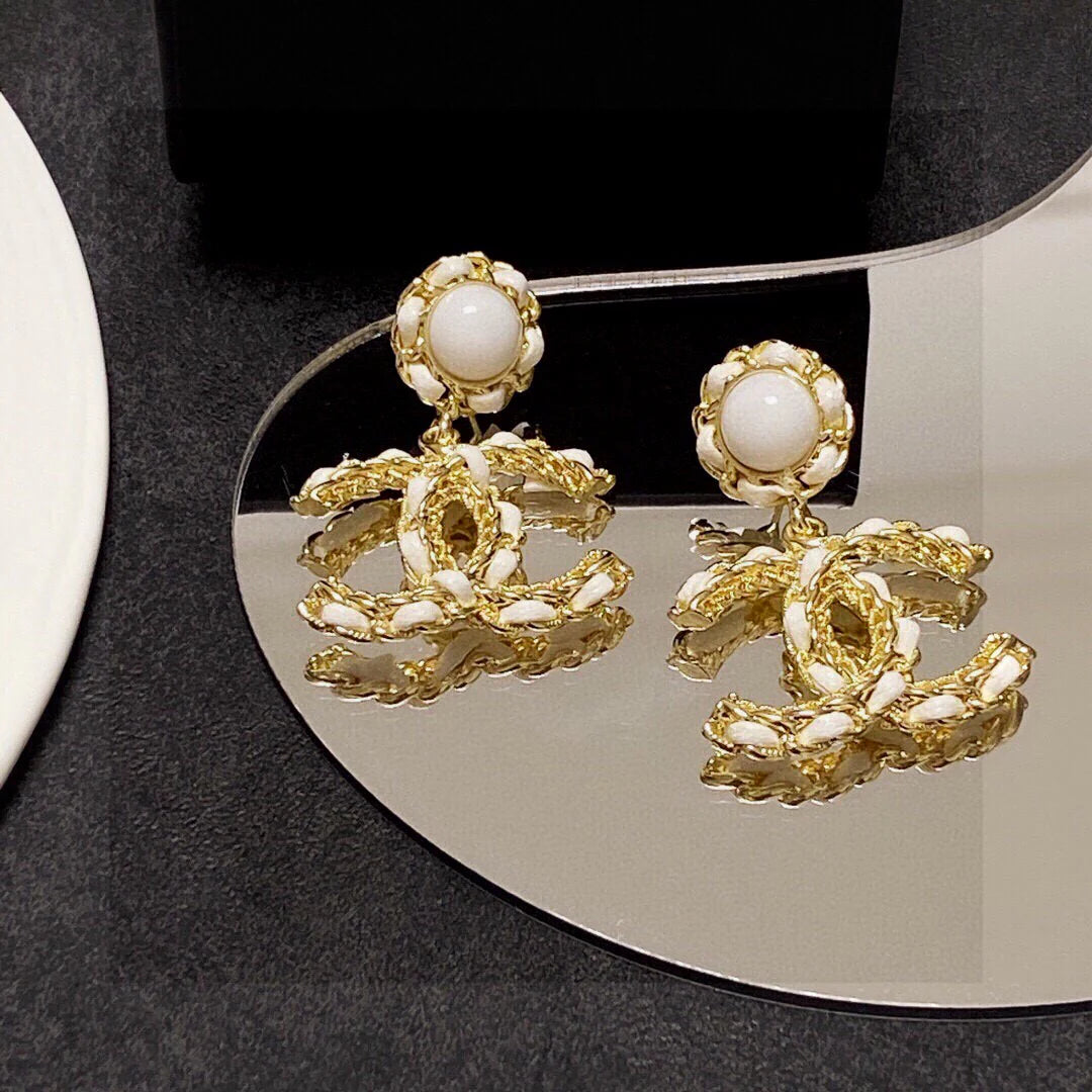 New fashionable and versatile earrings 1024072910