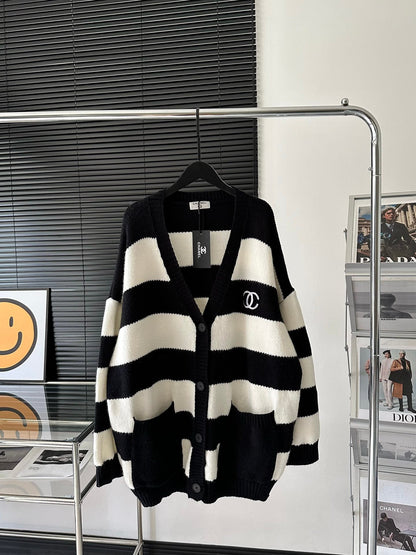 Striped contrasting color sweater jacket cardigan with embroidered logo on the chest XC0823100904