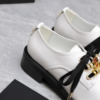 24P new double C pearl gemstone heavy metal buckle leather shoes 0724090504