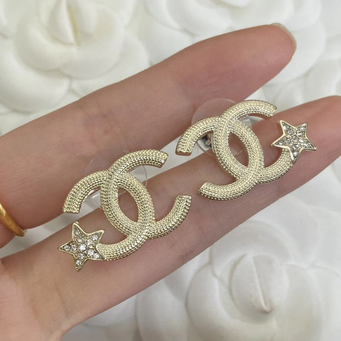 New Enamel Earrings With Heart-shaped Earrings 1024010312