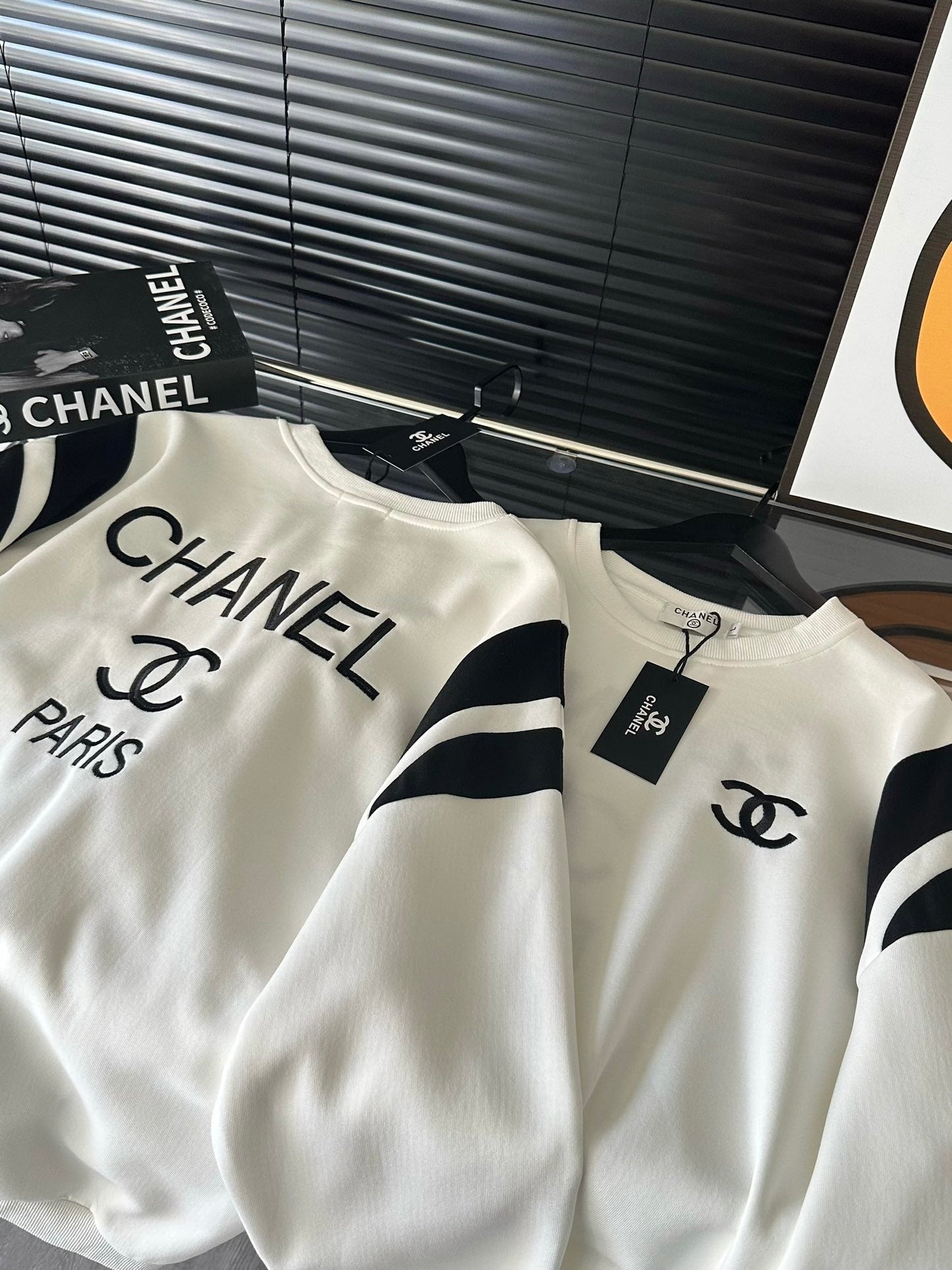 Black and white crew neck sweatshirt with front and back embroidery logo XC0823100906