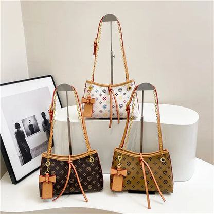 A presbyopic woman with underarm pockets 2025073008