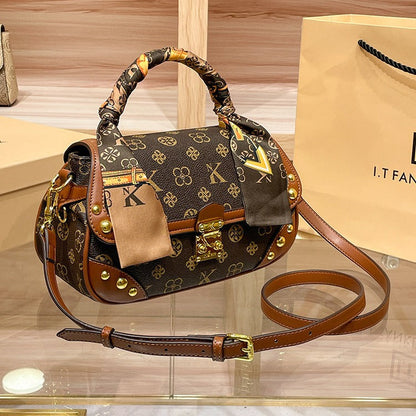 A vintage leather single-shoulder small square bag 2025080816