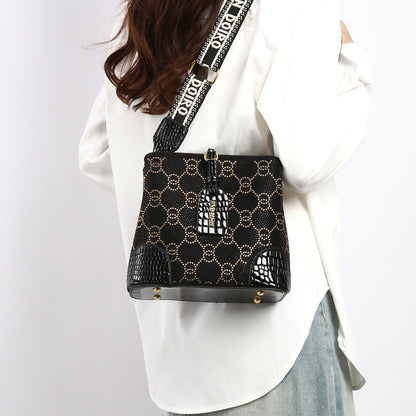 European and American fashionable hand-held bag 2025080820
