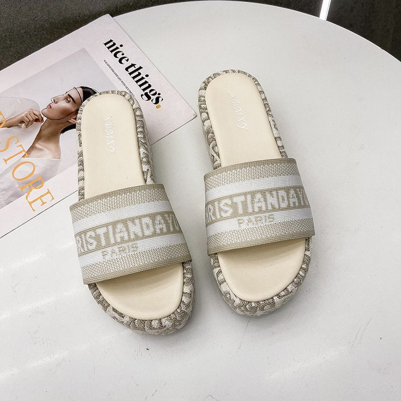 Lettered thick-soled slippers 2025080109