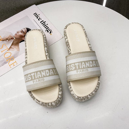 Lettered thick-soled slippers 2025080109