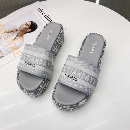 Lettered thick-soled slippers 2025080109