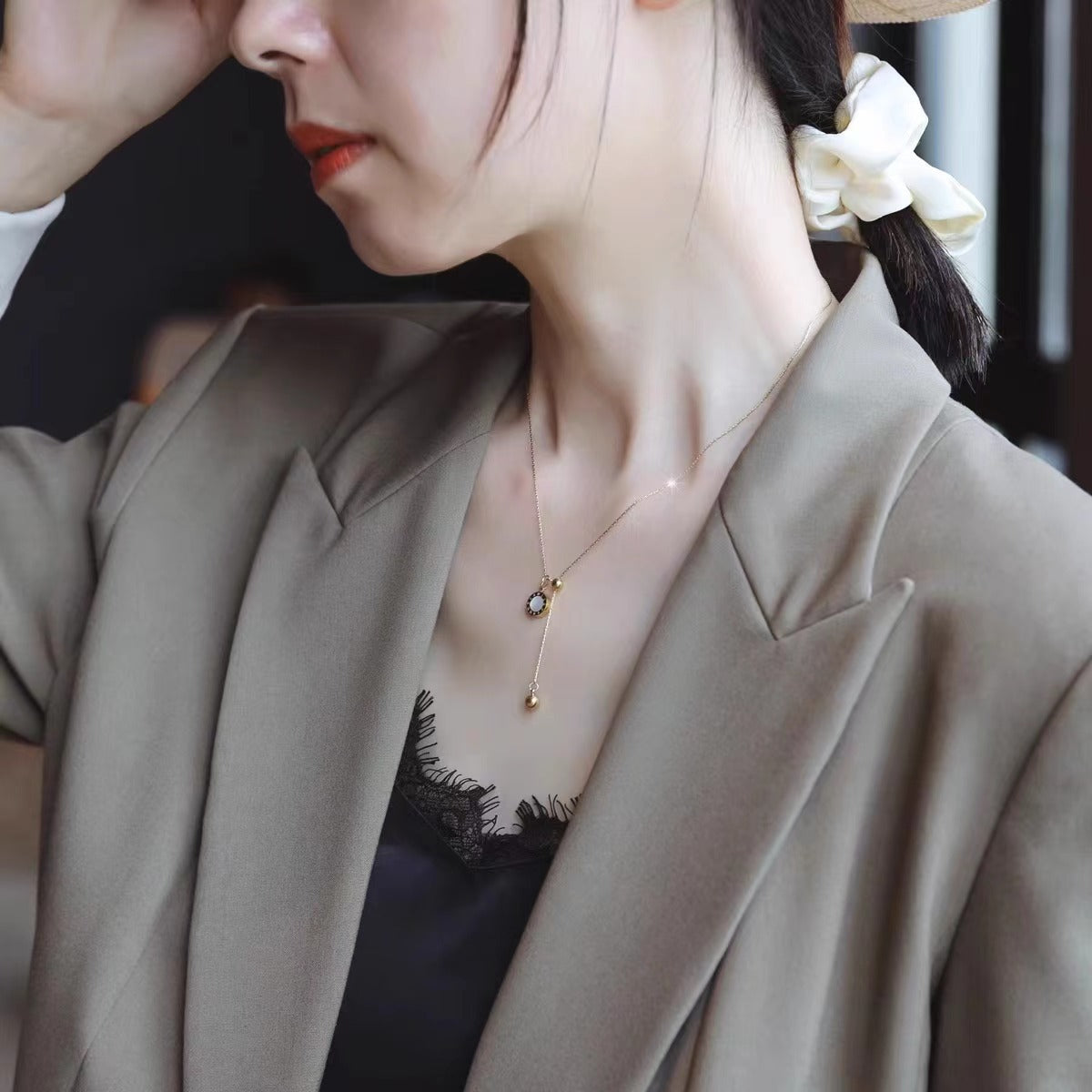 Black and white shell necklace 2025081109