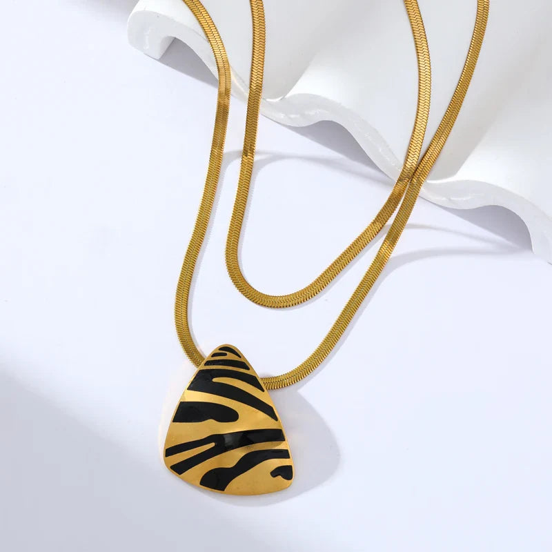 Square pendant necklace 2025081210