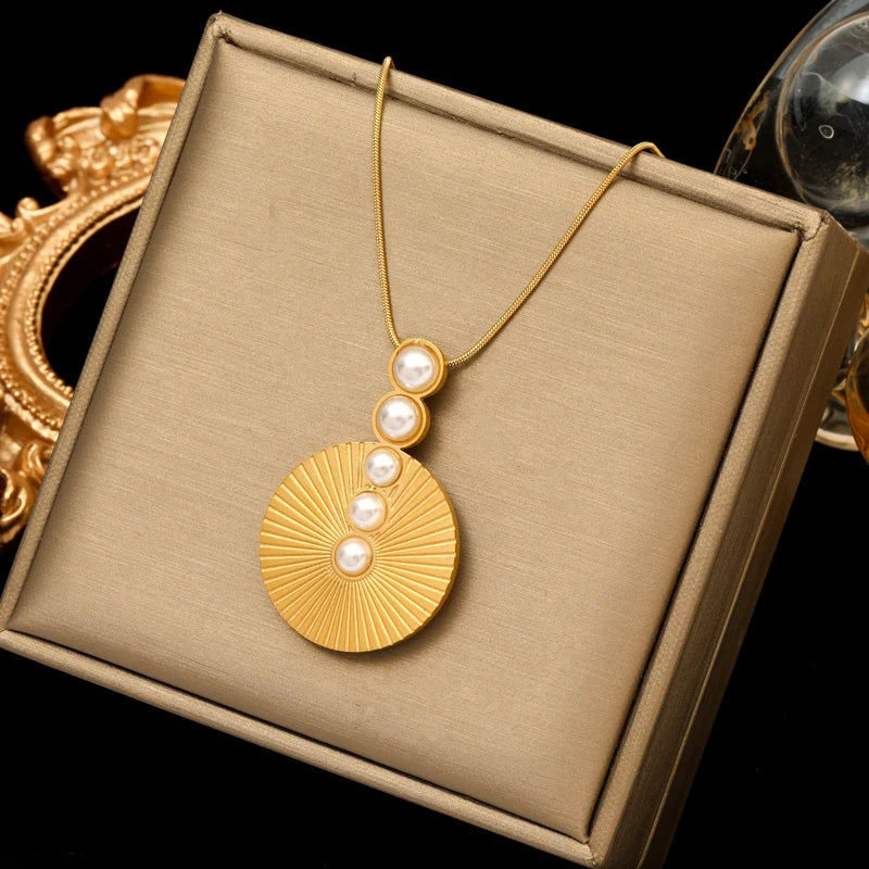 Square pendant necklace 2025081210