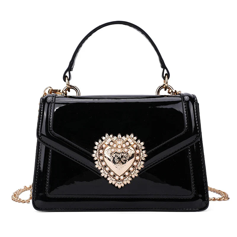 An elegant lady postman's bag 2025073002