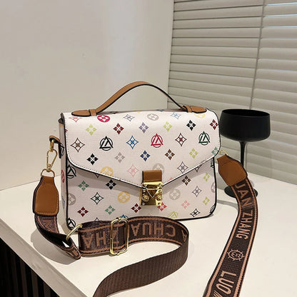 Fashionable minimalist shopping bags 2025073118