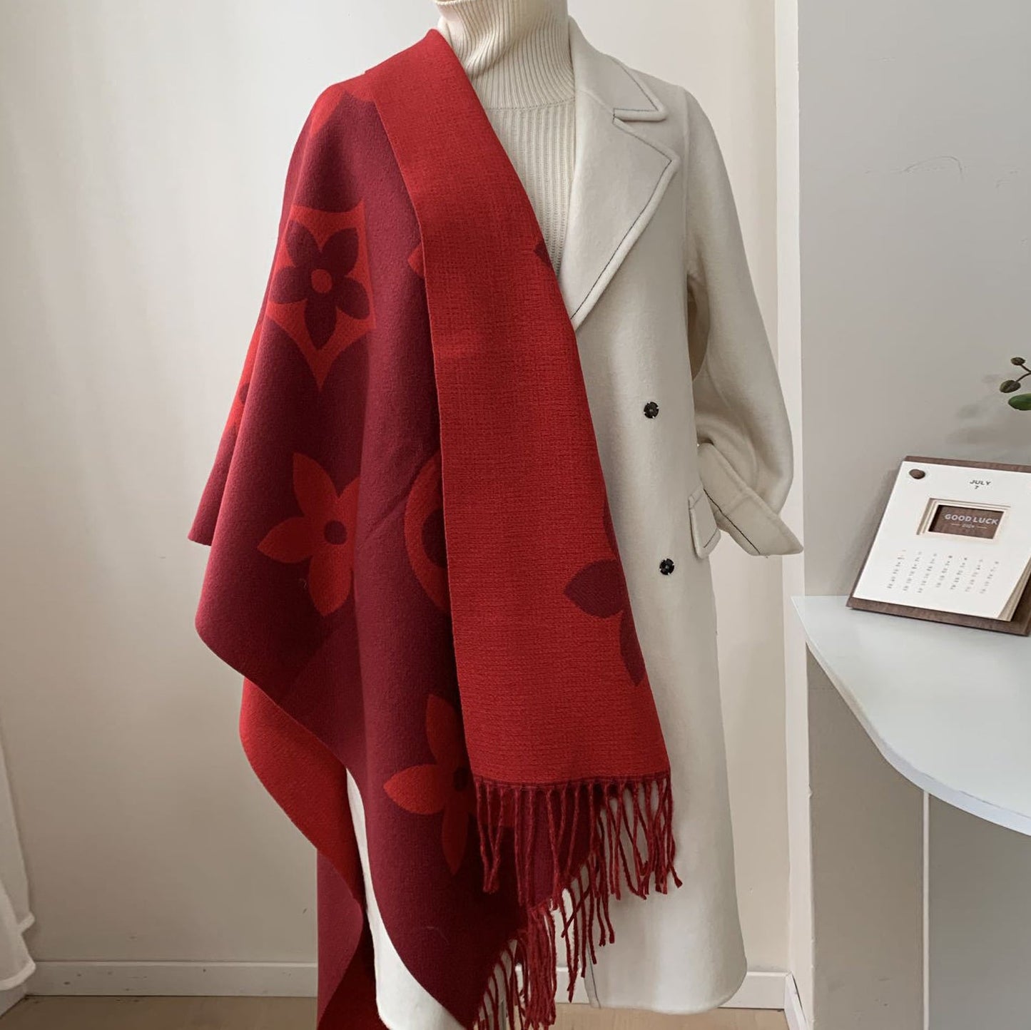 Reversible Shawl-Style Wool and Cashmere Scarf 1025090801