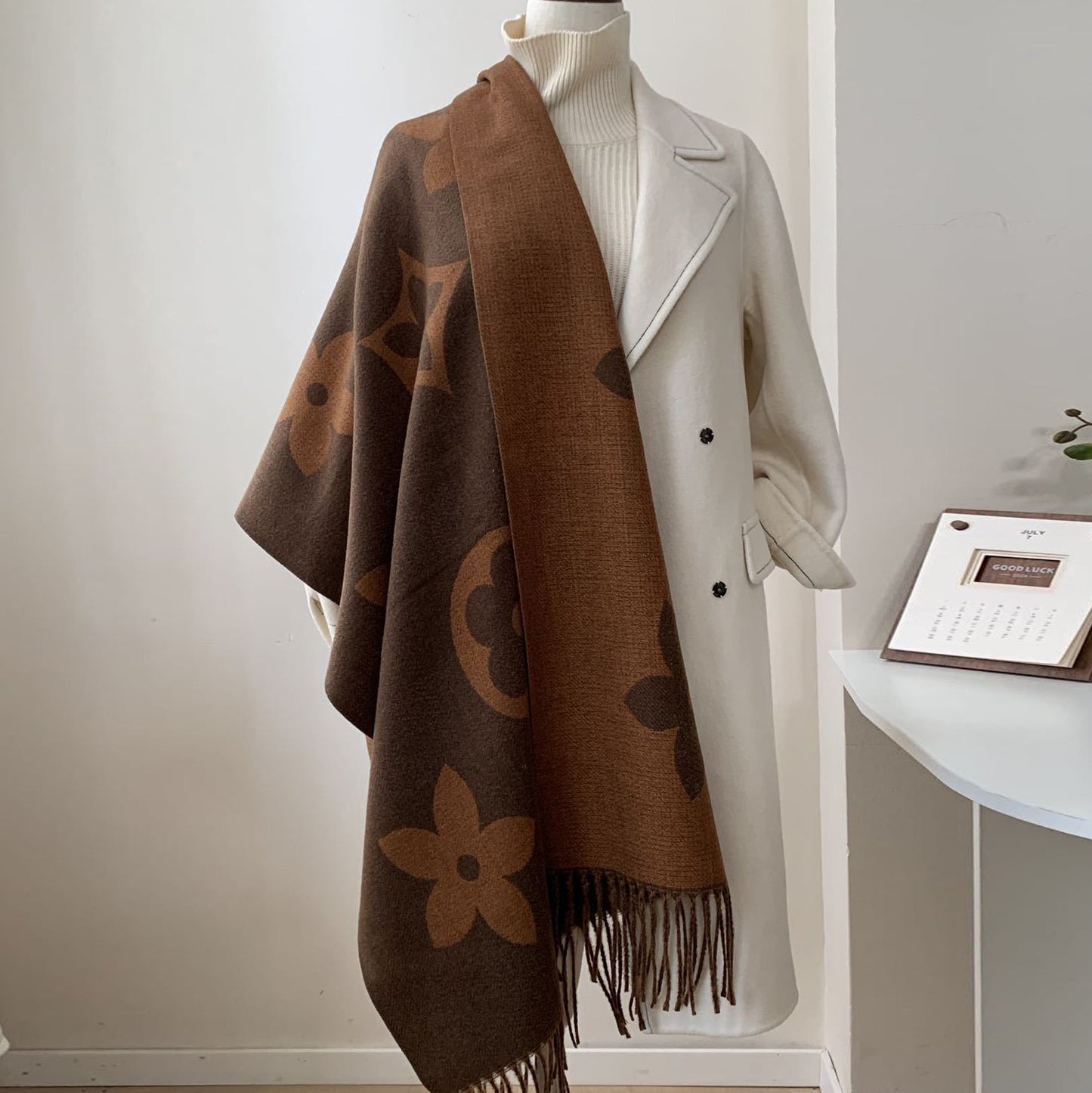 Reversible Shawl-Style Wool and Cashmere Scarf 1025090801
