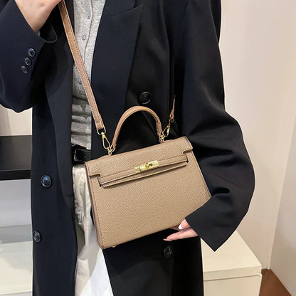 A classic and elegant ladies' handbag 2025072904