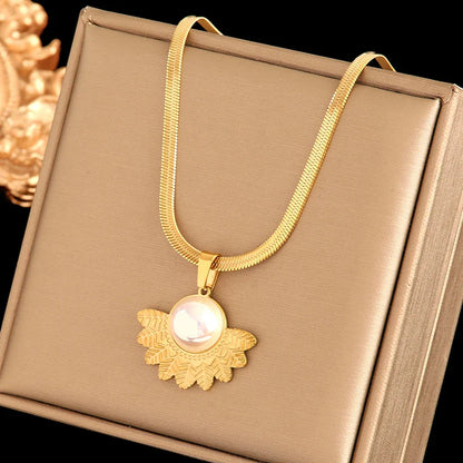 Square pendant necklace 2025081210