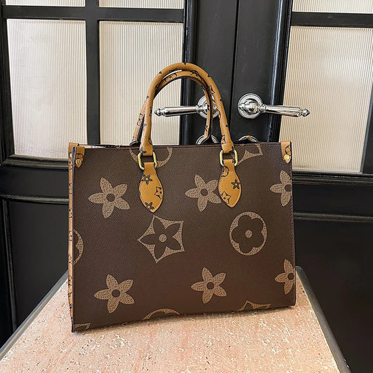 A minimalist handbag for ladies 2025080712