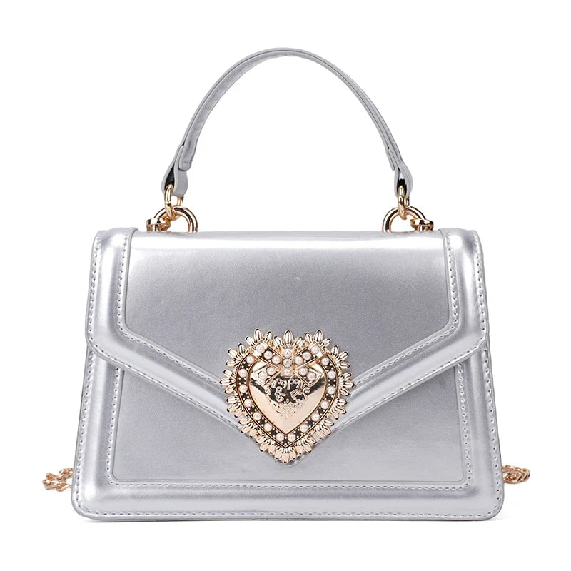 An elegant lady postman's bag 2025073002