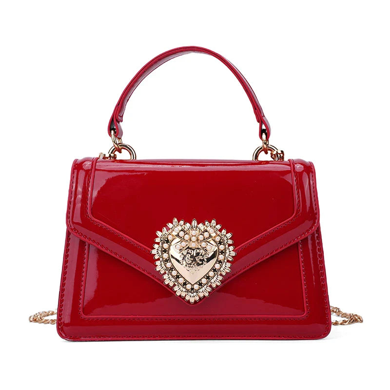 An elegant lady postman's bag 2025073002