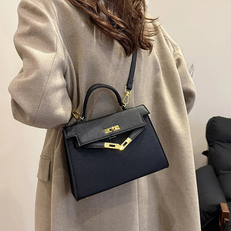 A classic and elegant ladies' handbag 2025072904