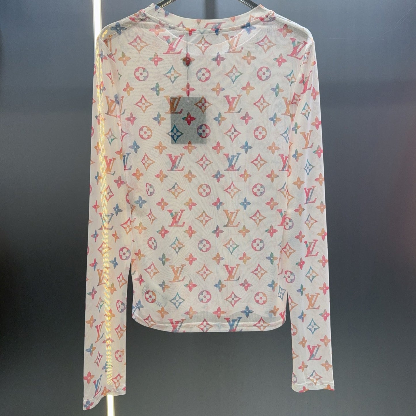 L Fashionable and Versatile Base Layer 1025092305