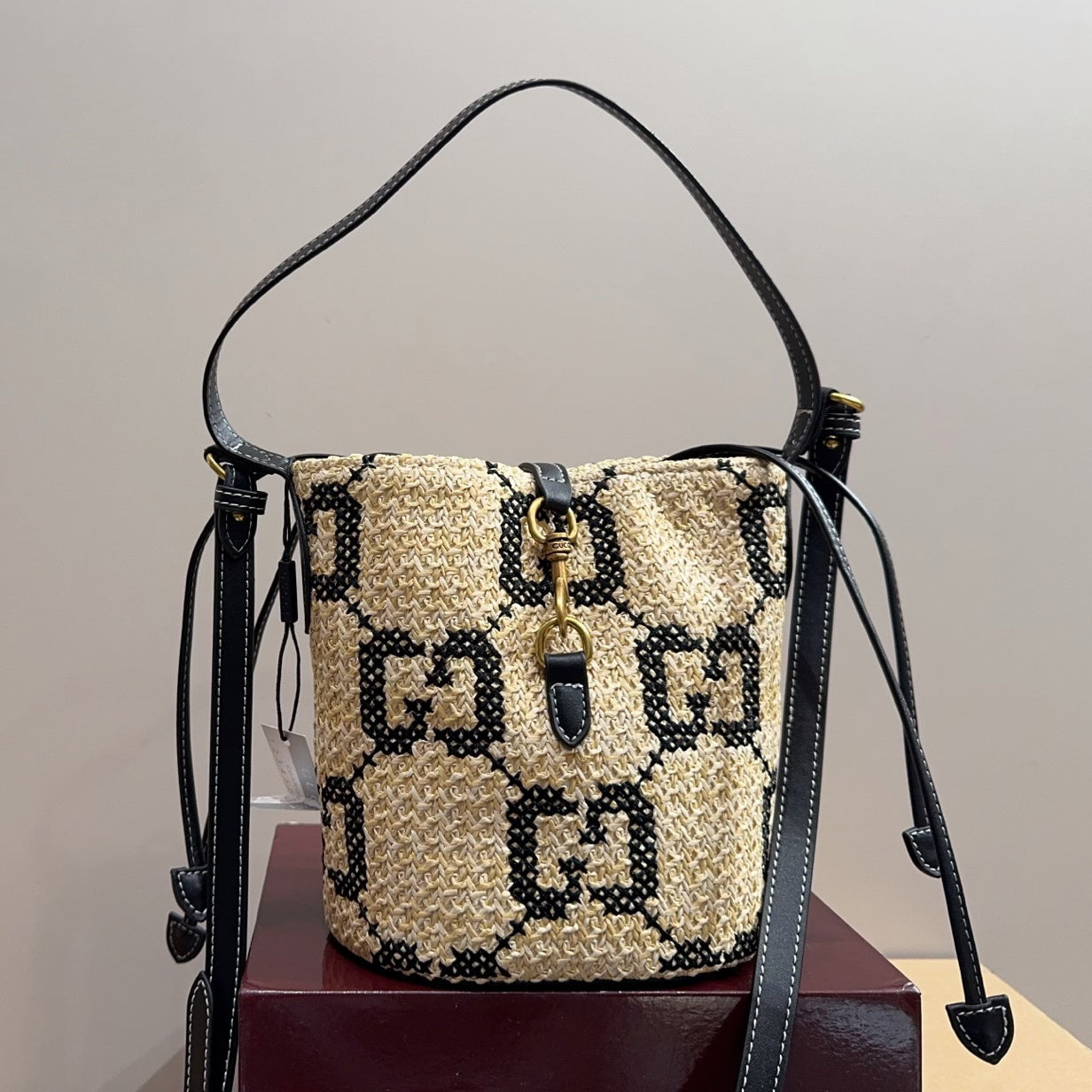 G Straw-Woven Logo Bucket Bag 1025092404